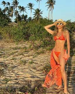 Lívia Andrade feet photo thumbnail