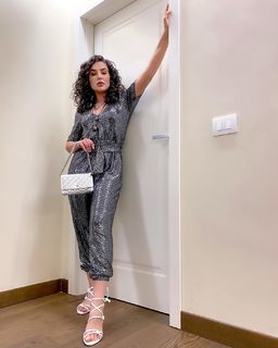 Kéfera Buchmann feet photo thumbnail