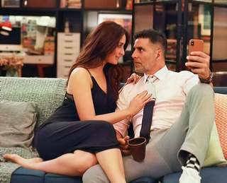 Kareena Kapoor feet photo thumbnail