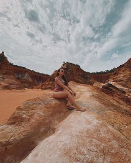 Larissa Manoela feet photo thumbnail