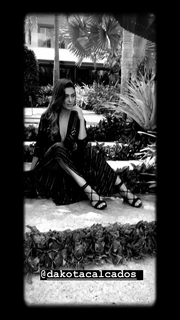 Juliana Paes feet photo thumbnail
