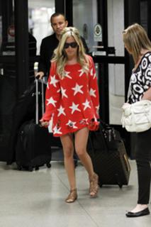 Ashley Tisdale feet photo thumbnail