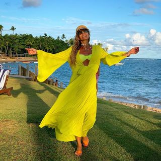 Adriane Galisteu feet photo thumbnail