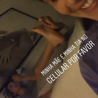 Flávia Alessandra feet photo thumbnail