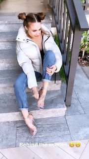 Xenia Tchoumitcheva feet photo thumbnail