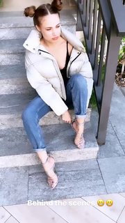 Xenia Tchoumitcheva feet photo thumbnail