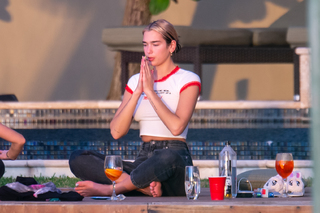 Dua Lipa feet photo thumbnail
