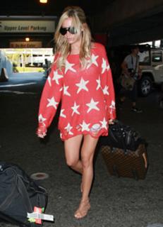 Ashley Tisdale feet photo thumbnail