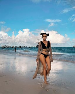 Xenia Tchoumitcheva feet photo thumbnail