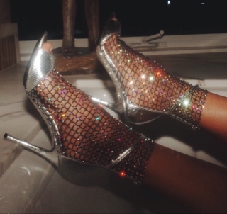 Halle Berry feet photo thumbnail