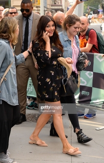 Tiffani Thiessen feet photo thumbnail
