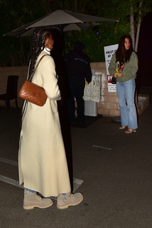 Olivia Munn feet photo thumbnail