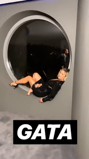 Flávia Alessandra feet photo thumbnail