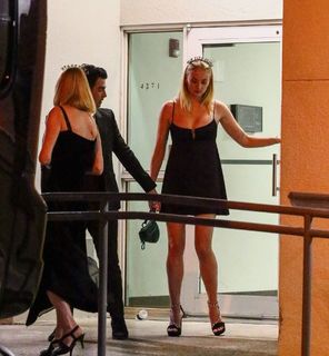 Sophie Turner feet photo thumbnail