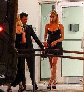 Sophie Turner feet photo thumbnail