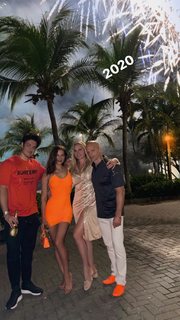 Irina Shayk feet photo thumbnail