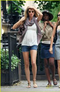Gisele Bündchen feet photo thumbnail