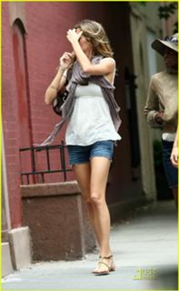 Gisele Bündchen feet photo thumbnail