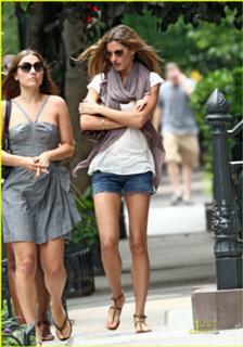 Gisele Bündchen feet photo thumbnail