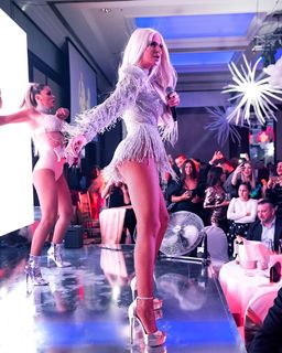 Jelena Karleusa feet photo thumbnail