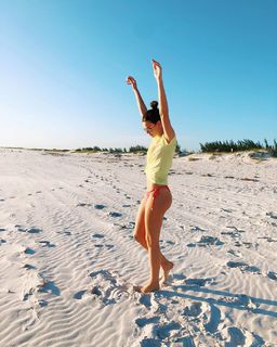 Camila Queiroz feet photo thumbnail