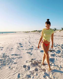 Camila Queiroz feet photo thumbnail