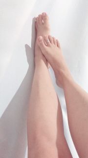 Alaine Crissiê feet photo thumbnail