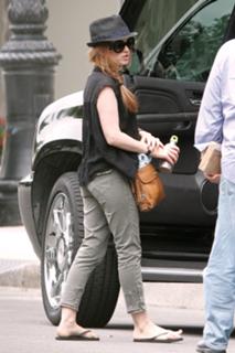 Isla Fisher feet photo thumbnail