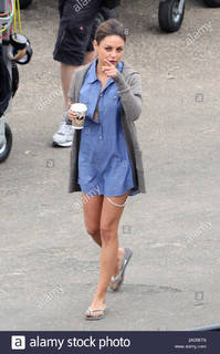 Mila Kunis feet photo thumbnail