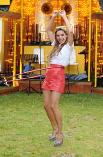 Kelly Brook feet photo thumbnail