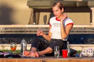 Dua Lipa feet photo thumbnail