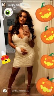 Joy Taylor feet photo thumbnail