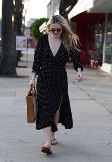 Dakota Fanning feet photo thumbnail
