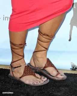 Vanessa Hudgens feet photo thumbnail