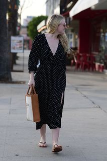 Dakota Fanning feet photo thumbnail