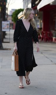 Dakota Fanning feet photo thumbnail