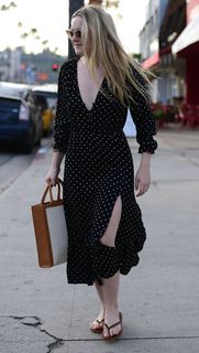 Dakota Fanning feet photo thumbnail