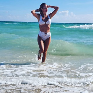 Nicole Neumann feet photo thumbnail