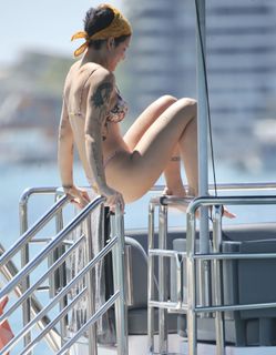 Halsey feet photo thumbnail