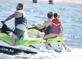 Halsey feet photo thumbnail