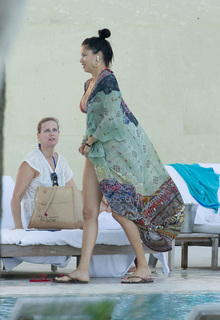 Adriana Lima feet photo thumbnail
