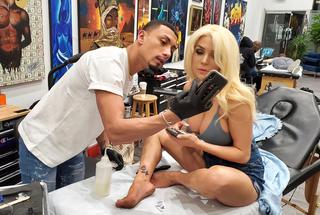 Courtney Stodden feet photo thumbnail