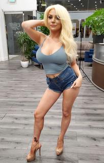 Courtney Stodden feet photo thumbnail