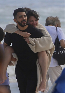 Selena Gomez feet photo thumbnail