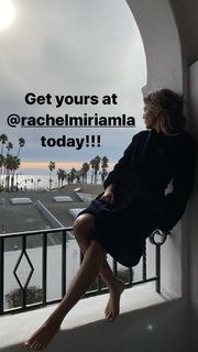 Erin Lim feet photo thumbnail