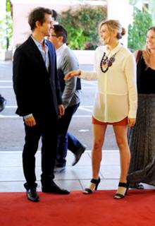 Elizabeth Olsen feet photo thumbnail