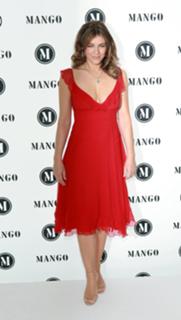 Elizabeth Hurley feet photo thumbnail