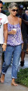 Jennifer Aniston feet photo thumbnail