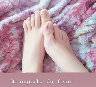 Isa Pes feet photo thumbnail