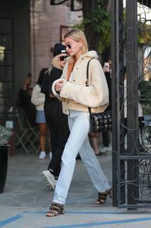 Hailey Bieber feet photo thumbnail
